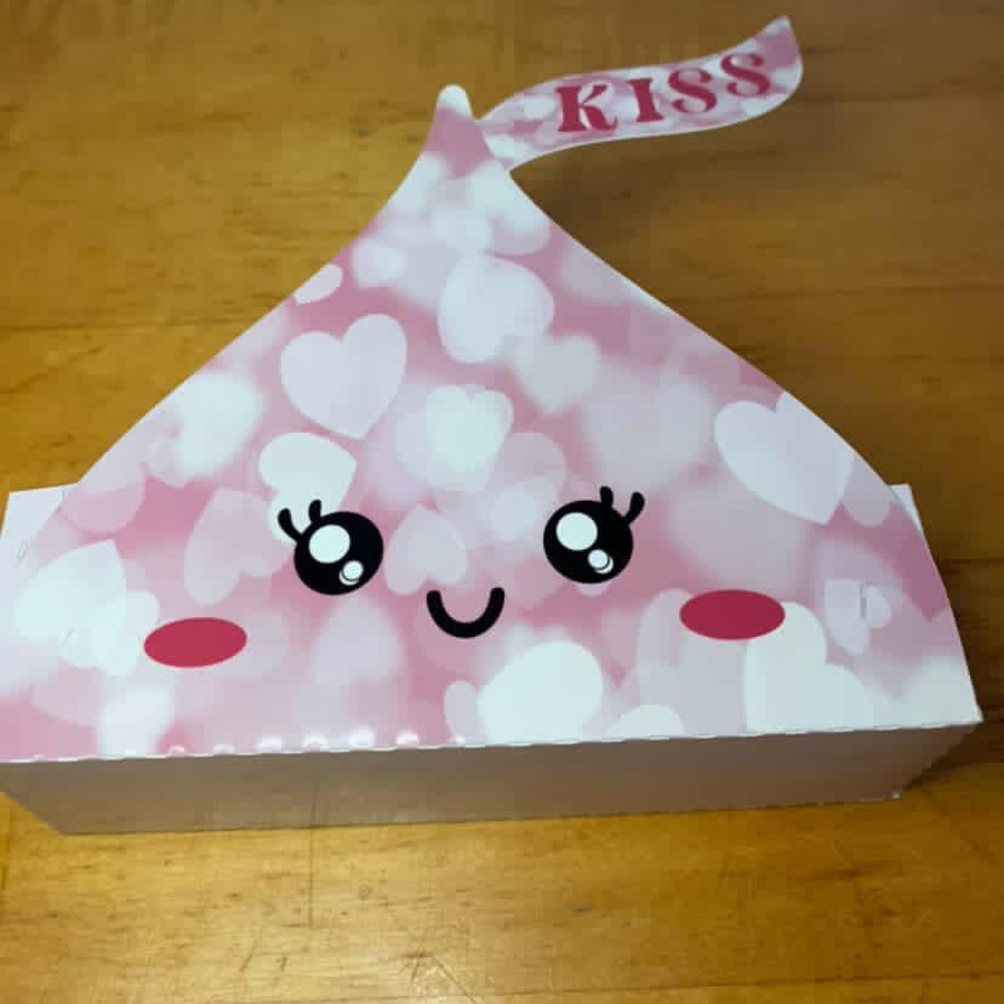 Kiss-Shaped Candy Box | DIY or Premade