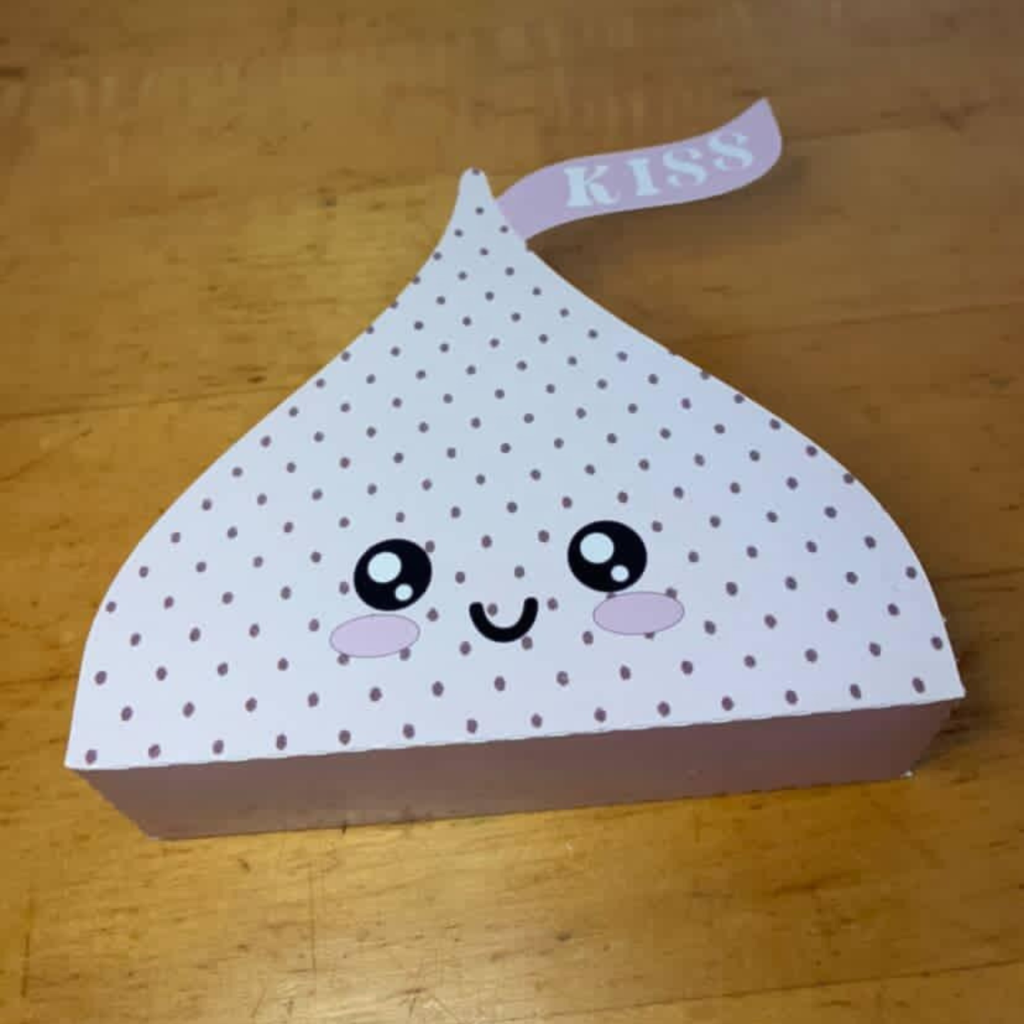 Kiss-Shaped Candy Box | DIY or Premade