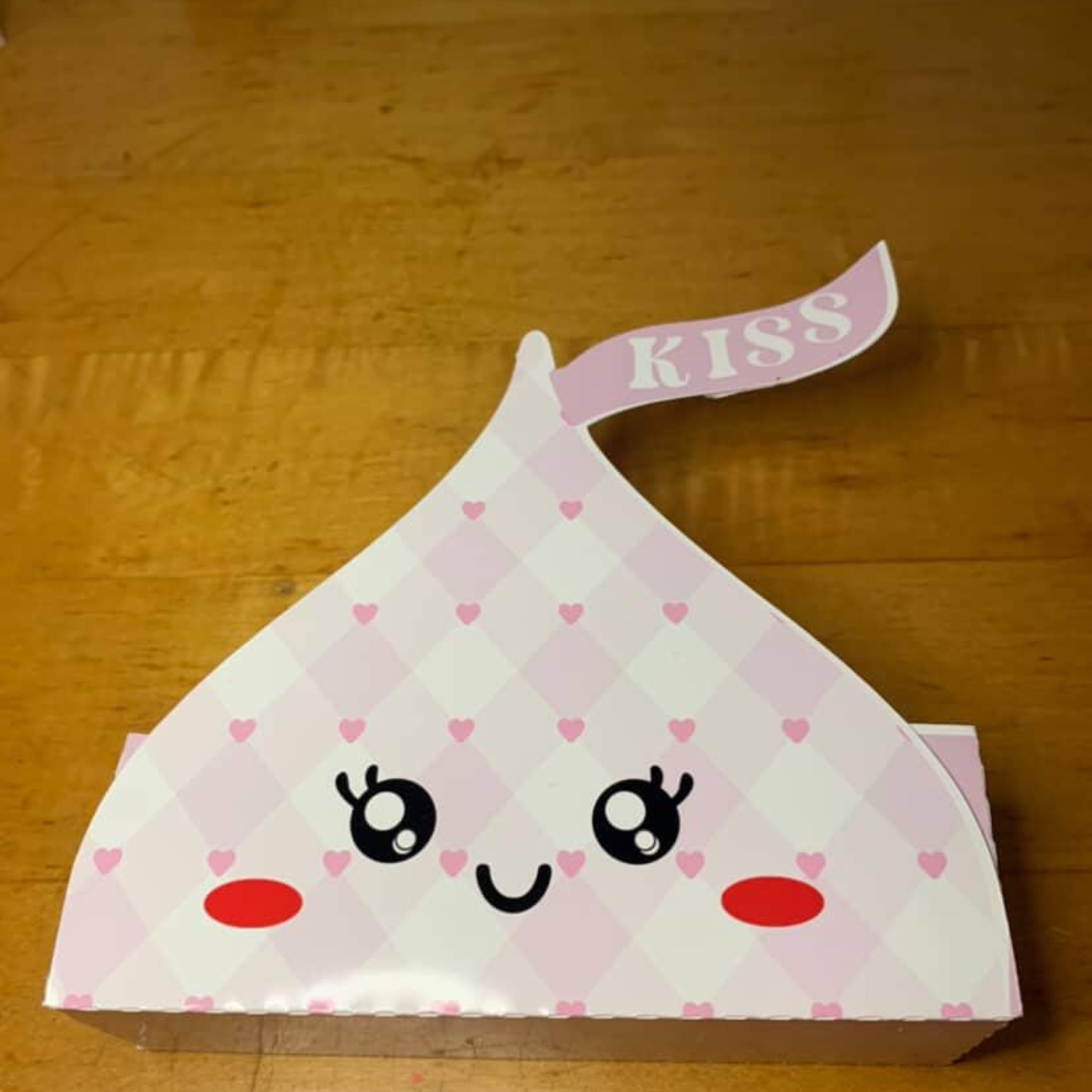Kiss-Shaped Candy Box | DIY or Premade