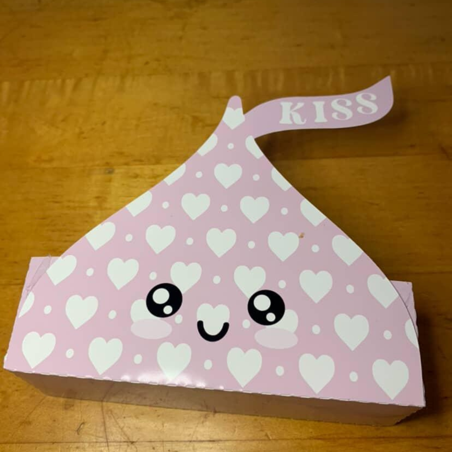 Kiss-Shaped Candy Box | DIY or Premade