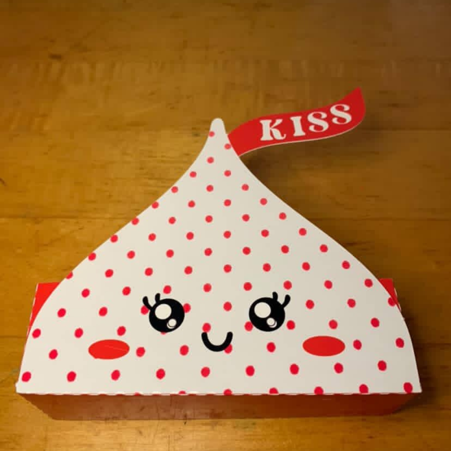 Kiss-Shaped Candy Box | DIY or Premade