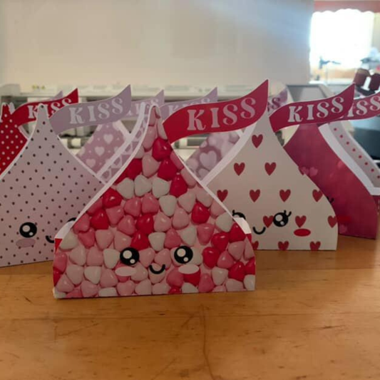 Kiss-Shaped Candy Box | DIY or Premade