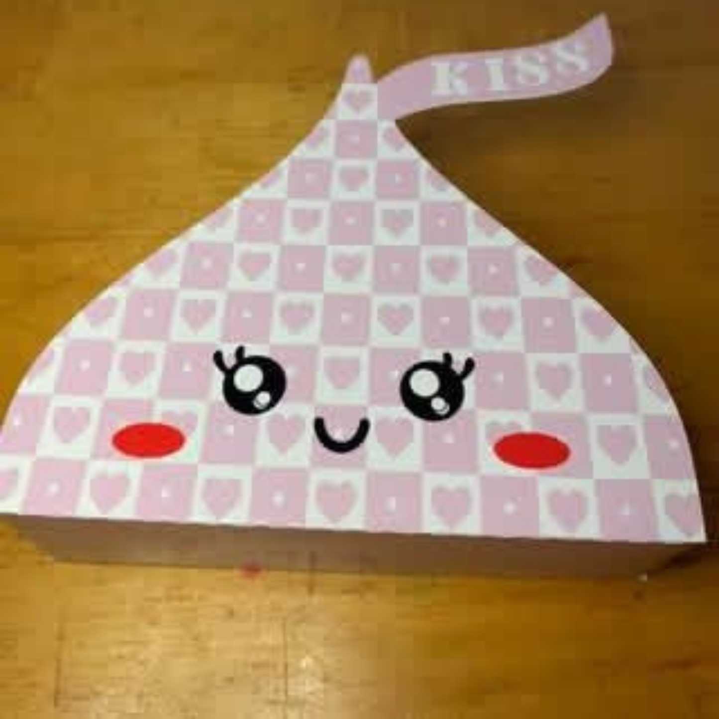 Kiss-Shaped Candy Box | DIY or Premade