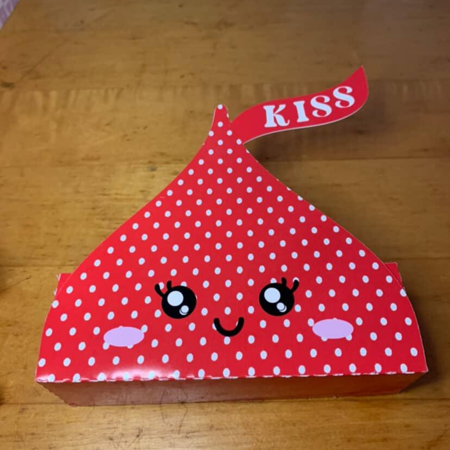 Kiss-Shaped Candy Box | DIY or Premade