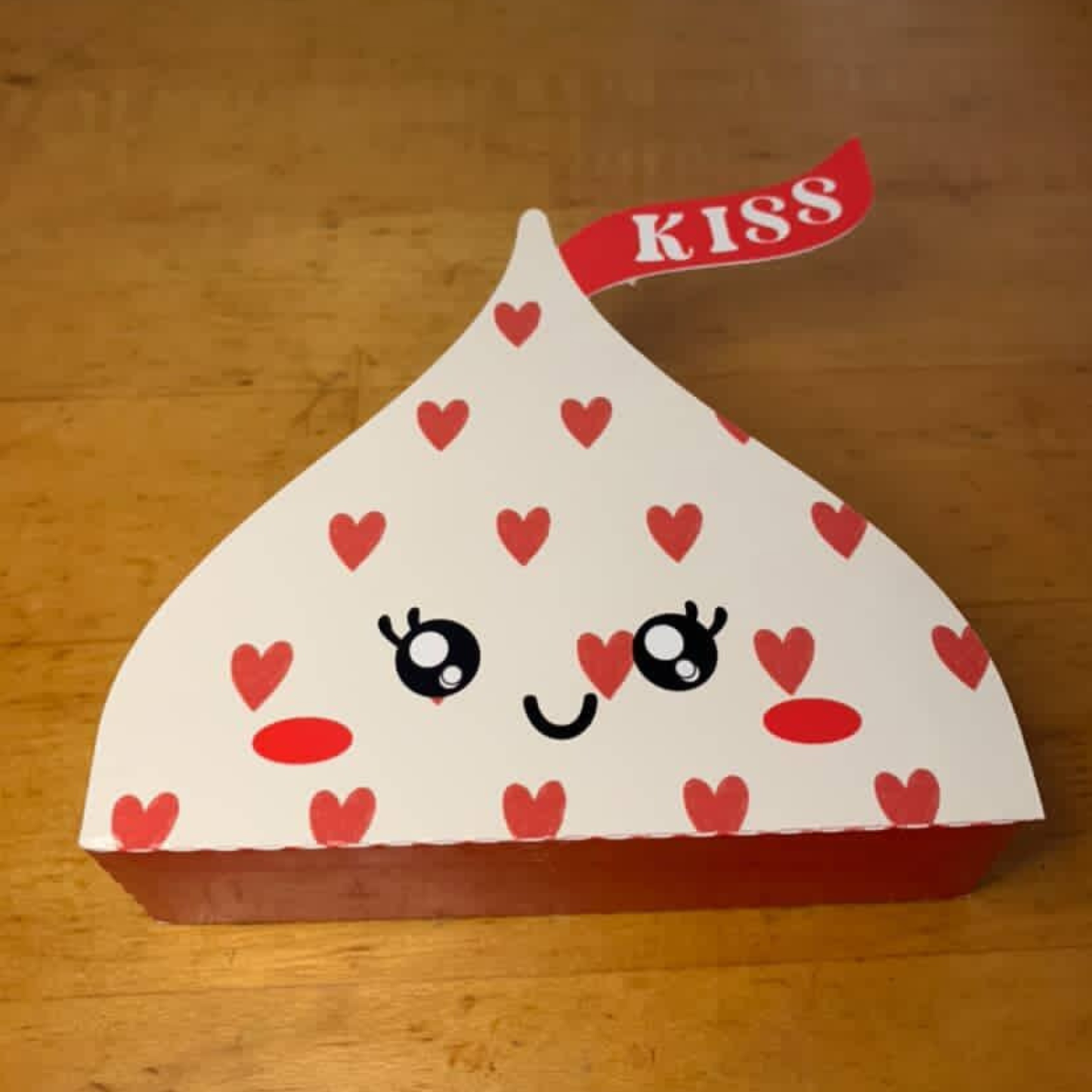 Kiss-Shaped Candy Box | DIY or Premade